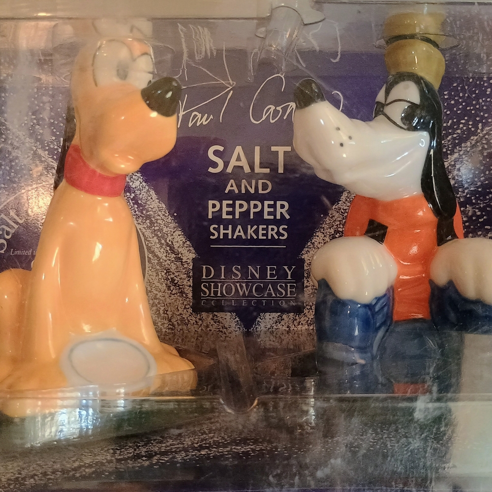 Salt and Pepper Shakers - Goofy And Pluto